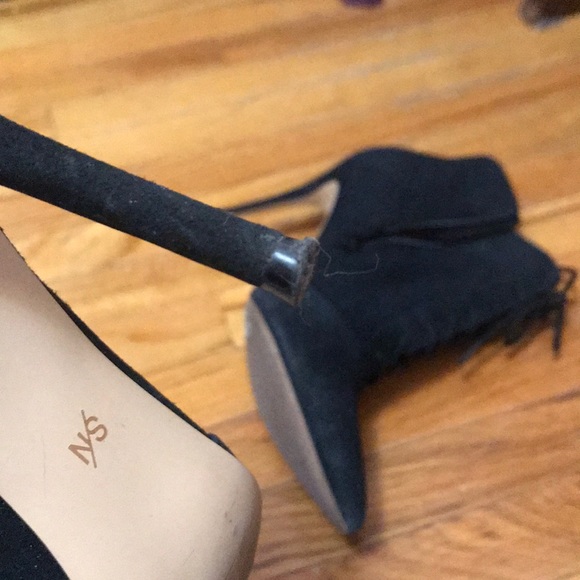 Boots - Picture 3 of 5